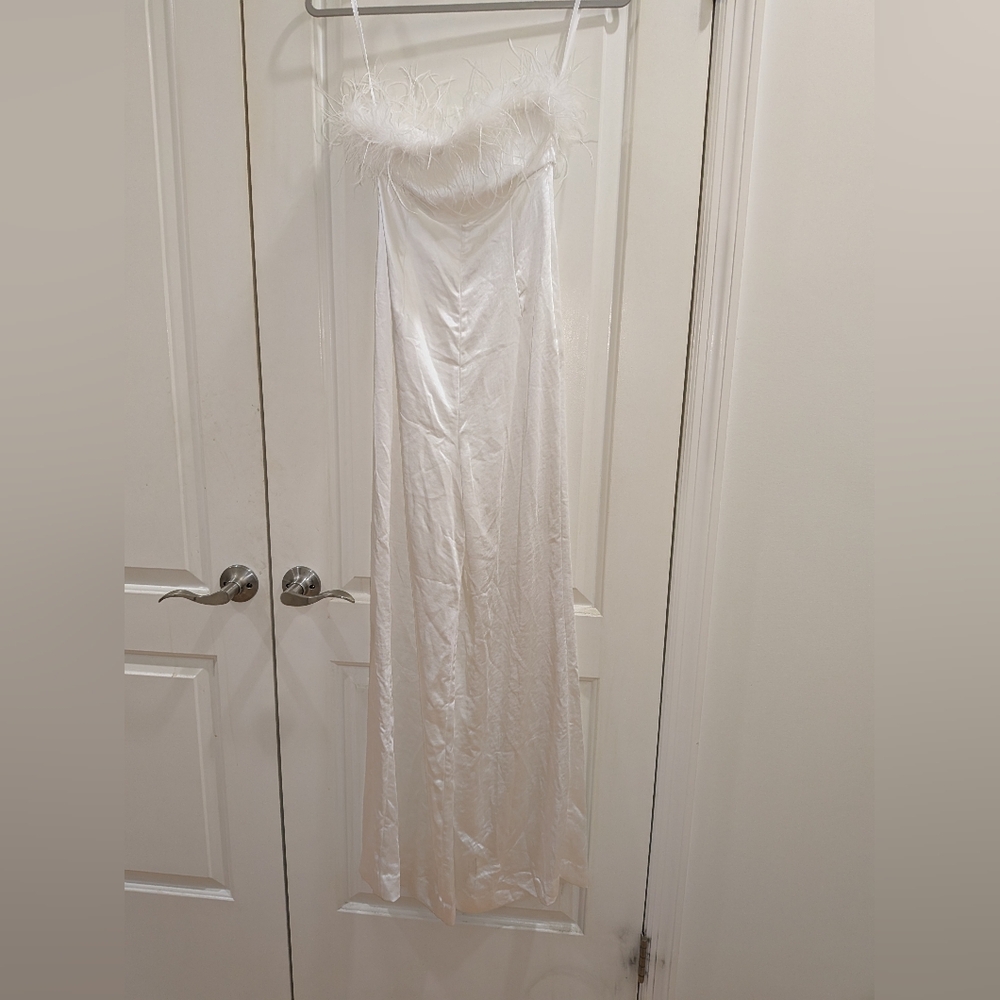 12. NWT LOVERS + FRIENDS MOIRA FEATHER TRIM STRAPLESS JUMPSUIT - Picture 3 of 7